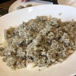 上海小南国 - エビとトリュフの炒飯 ボリュームはありますが冷食レベルです。