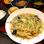 金與食堂 - 豚肉とキャベツのあんかけ揚げそば
            （週替わり定食 Ｂ）