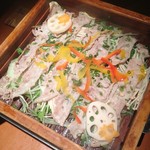 蒸し屋清郎 - 美明豚と水菜のせいろ蒸し
            （蒸した後）