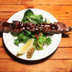 BARU 竹末 - あか牛バラ肉串焼き(780円)