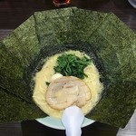 yokohamaiekeira-menkonshinya - ラーメン680円麺硬め。海苔増し50円。