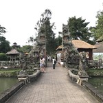 Restaurant Locavore - 世界遺産「タマン・アユン寺院」割れ門