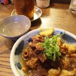 やっぱり煮込み！これは熱燗で。