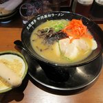 元祖博多中州屋台ラーメン 一竜 - 赤ダレとんこつラーメンwithすりごま＆紅生姜2017.04.03