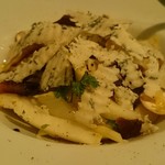 ラ マルジュ - 干し柿とキャロットラペ、オレンジ白菜、ゴルゴンゾーラのサラダ