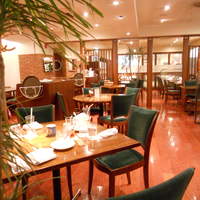 グリル満天星 麻布十番 新宿店 - 店内（入口方面）