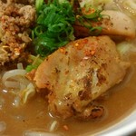 麺やOK - 大きなもも肉が乗っています