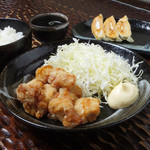 もっけい - 外はカリッと、中はジューシー。唐揚げ定食。