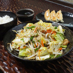 もっけい - 中華鍋でサッと炒めたシャキシャキ野菜。野菜不足の方におすすめの野菜炒め定食。
