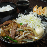 Mokkei - 栄養&ボリューム満点のニラレバ定食。