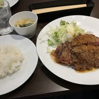 キャトルラパン 北梅田 - ステーキランチ全貌