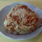 天津ラーメン - チャーシュー入りおにぎり