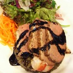 グローブ デュ モンド - 鴨胸肉と鶏レバー、海老、レンズ豆のサラダ