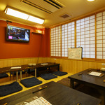 大勝 - 各種宴会に対応した店内奥の座敷席