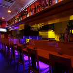 大勝 - 深夜は照明の色も変わりバー営業