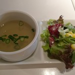 ガンボ＆オイスターバー - ランチのスープ＆サラダ