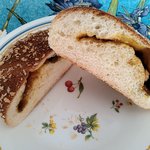 コムアンディマンシュ - カレーパンは具が少なめ