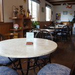 Chez M.NAGATSUMA - カフェスペースを見渡します（２０１７．４．６）