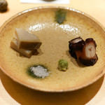 鮨 さいとう - 蒸しあわびにタコの桜煮