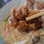おおむら亭 - 唐揚げはｼﾞｭｰｼｰなもも肉で、ｽｰﾌﾟに浸る時間を出来るだけ少なくしてあげよう。