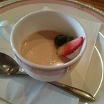 アレコ・レーノ - ロイヤルミルクティーのパンナコッタ。