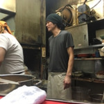 ラーメン二郎 - 若い助手  彼も近い将来何処かでラーメン二郎出店するんだろうな
      
      
      