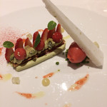 ラ・ベ - 苺のピスタチオのタルト レモン風味の軽いメレンゲ 苺のソルベ ミント風味