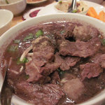 プアンタイ - 牛の血入りスープの牛肉麺