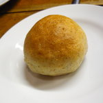 ピチュ - 「全粒粉の小さいパン」（100円）