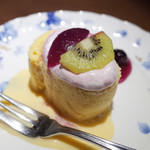 欧風バル・マザン - ランチデザートのロールケーキ