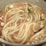 新橋 纏 - 麗烏賊干し塩つけ麺(大盛) 780円 のつけ汁の中のつけ麺