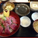 飲み食い処 長ちゃん - 本マグロ丼