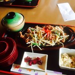 丹波茶屋 - レバニラ定食750円
            衣で揚げてあるレバー！不思議！