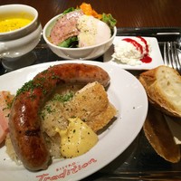 トラディシオン 日本橋 - ソーセージのシュークルート
