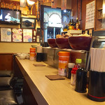 すみれ - 落ち着く店内