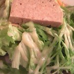 ジョンティ - Menu A 1500円 のサラダとハム