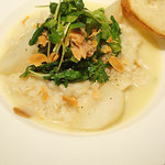 トラヤカフェ - 押し麦ごはんのリゾット［春菊とサーモン］