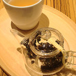 トラヤカフェ - 温かい烏龍茶。