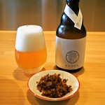 担担麺の掟を破る者 - クラフトビール（KAGUA BRANC） ＆ 鰹の辣油和え