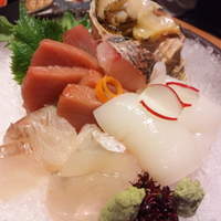 美味いもん屋 わ多なべ - 刺身盛り合せ（めじまぐろ・黒むつ・赤烏賊・鮃・つぶ貝）