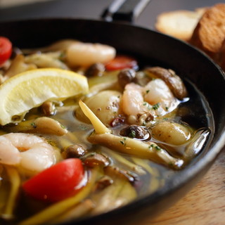 ビストロ炭焼肉酒場 チキンレッグ_1