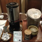 亀の井別荘 - 談話室の飲み物