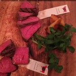 BEYOND B.B - レアではなく、じっくりローストされてる