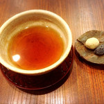 滋味 康月 - 番茶と豆菓子