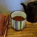 お茶、おしぼり、ソース