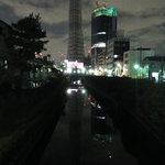 松竹 - 500mを超えたスカイツリーが水面に映る（十間橋から）