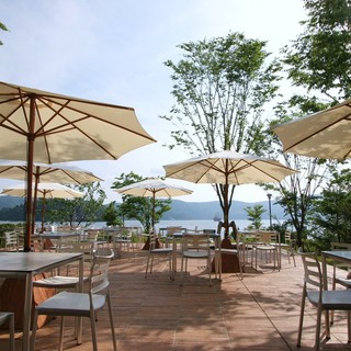 Please spend a fulfilling time at Ashinoko Terrace, where you can enjoy with all five senses.