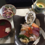 海さくら - 海鮮丼 並＝９８０円