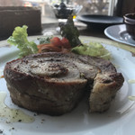 ナカムラパスタ - ブルスケッタ、横から。