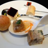 トゥールダルジャン 東京 - アペリティフのカナッペ